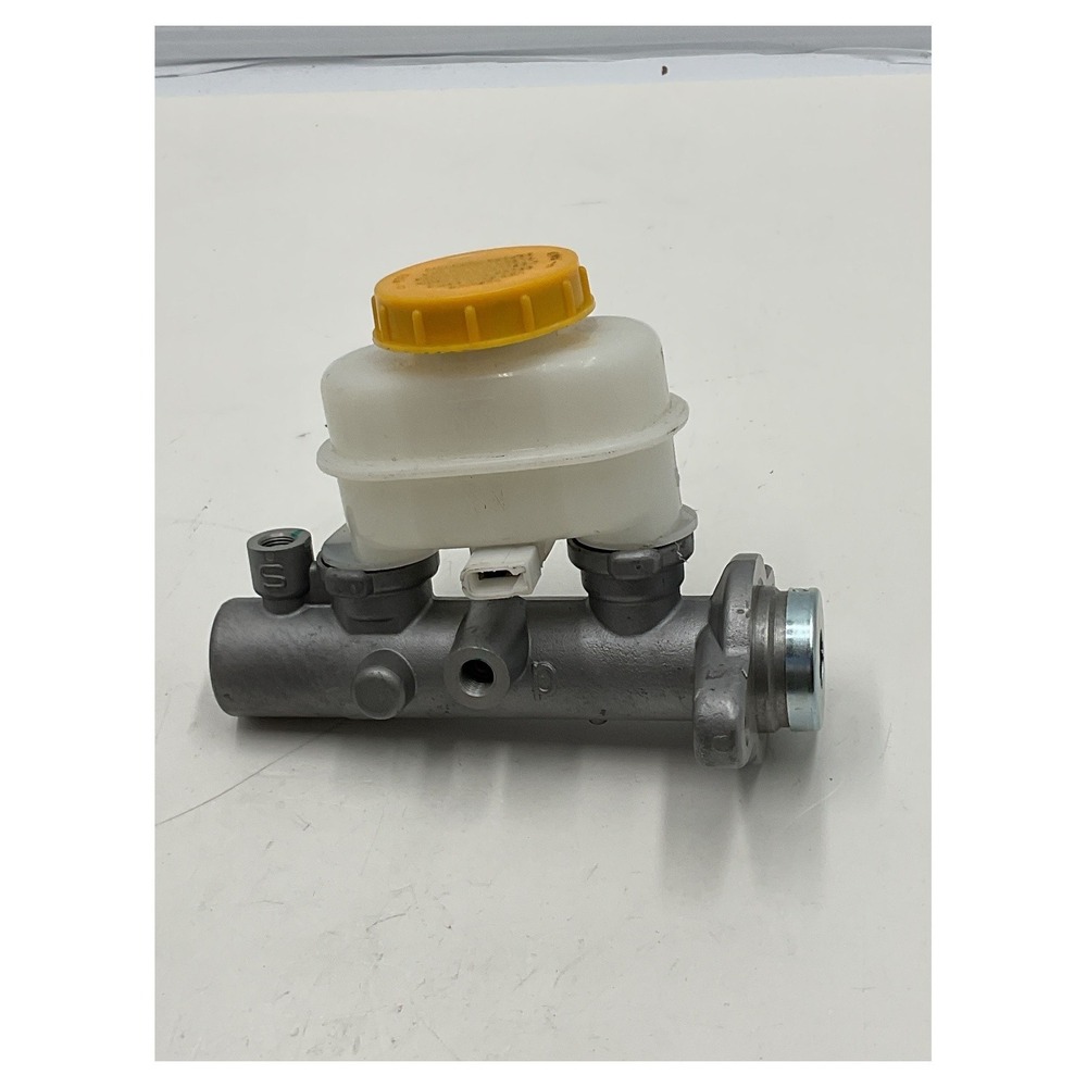 Subaru Brake Master Cylinder with Reservoir & Sensor Used Excellent